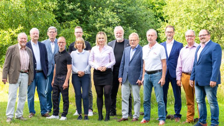 Das Team der FDP Bad Zwischenahn | v.l.n.r.: Dr. Horst-Herbert Witt; Jörg Krull; Dr. Jürgen-Walter Becker; Michael Cordes; Enrico Rogalski; Renate Achenbach; Anna Eydam; Uwe Reiner Ewen; Norbert Steinhoff; Dr. Manfred Kemper; Torsten Kuck; Klaus-Peter Tuchscherer; Marco Durka